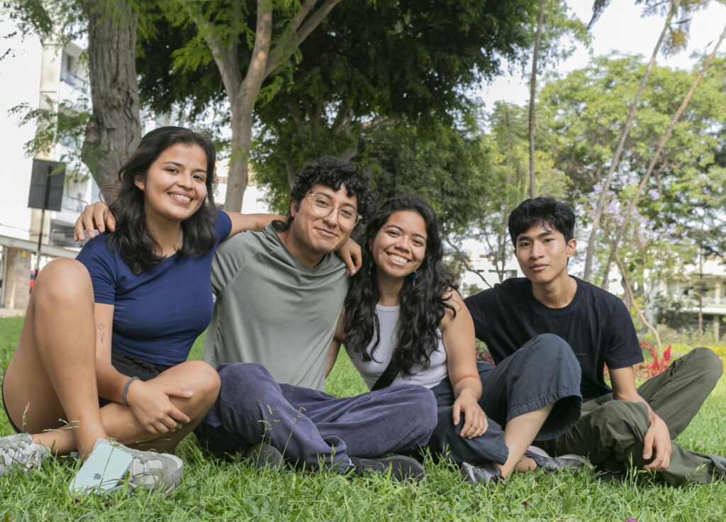 Jovenes universitarios voluntarios de APEP