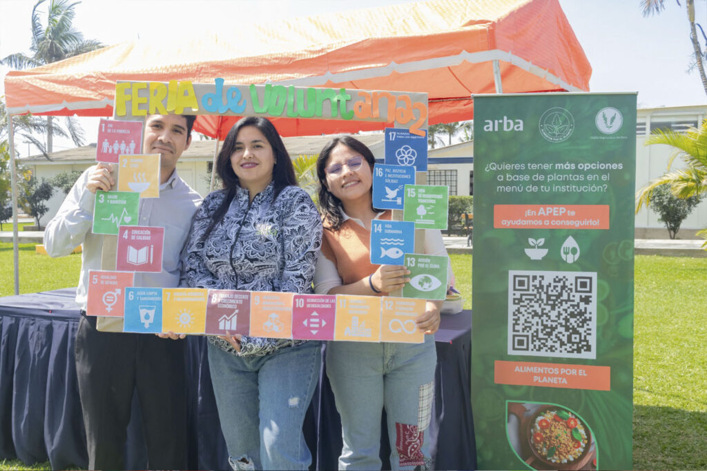 Jovenes universitarios voluntarios de APEP